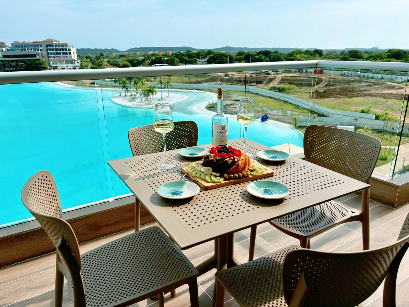 Espectacular apartamento con vista a la laguna cristalina más grande de Colombia, Baía Kristal